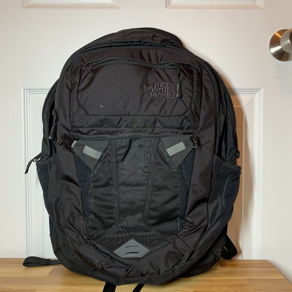The North Face Women’s Recon Backpack – Black Stealth Logo – Like New